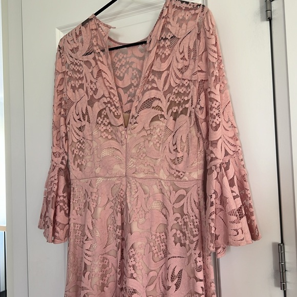 Beautiful lace dress - Picture 5 of 6